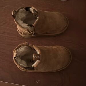 UGG. Toddler Ugg boots. Size 8. Tan.